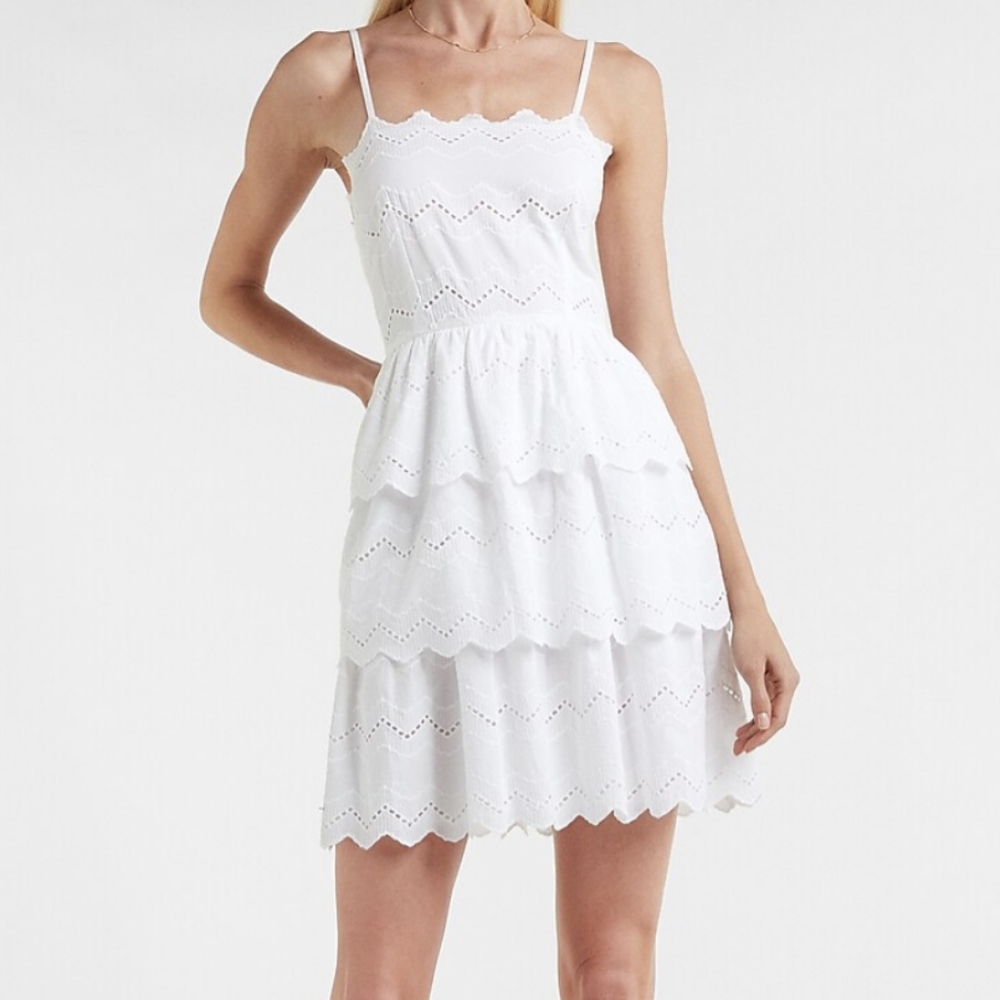 Scalloped squared neck tiered lace dress